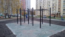 Площадка для воркаута в городе Озёрск №9131 Маленькая Современная фото