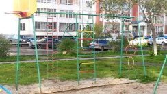 Площадка для воркаута в городе Томск №2207 Маленькая Современная фото