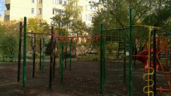 Площадка для воркаута в городе Москва №5775 Маленькая Современная фото
