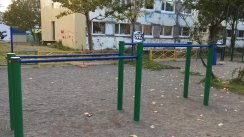 Площадка для воркаута в городе Петропавловск-Камчатский №5838 Маленькая Современная фото