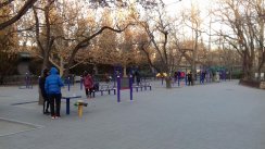 Площадка для воркаута в городе Пекин №8027 Средняя Современная фото