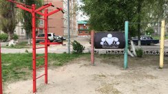Площадка для воркаута в городе Курчатов №8496 Маленькая Современная фото
