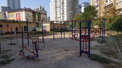 Площадка для воркаута в городе Киев №10101 Средняя Современная фото