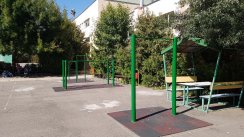 Площадка для воркаута в городе Ямбол №10232 Маленькая Современная фото