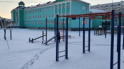 Площадка для воркаута в городе Якутск №10338 Маленькая Современная фото