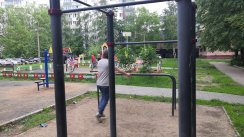 Площадка для воркаута в городе Щелково №10782 Маленькая Современная фото