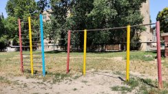 Площадка для воркаута в городе Одесса №10843 Маленькая Современная фото