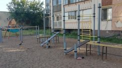 Площадка для воркаута в городе Альметьевск №12040 Маленькая Современная фото