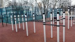 Площадка для воркаута в городе Москва №2174 Маленькая Современная фото