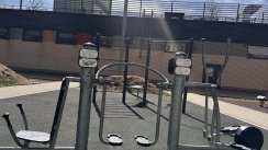 Площадка для воркаута в городе Москва №13110 Маленькая Современная фото