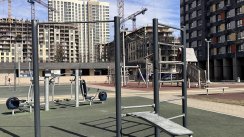 Площадка для воркаута в городе Москва №13110 Маленькая Современная фото