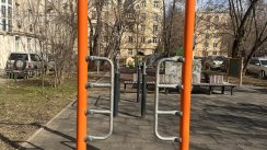 Площадка для воркаута в городе Москва №13109 Маленькая Современная фото