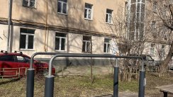 Площадка для воркаута в городе Москва №13109 Маленькая Современная фото