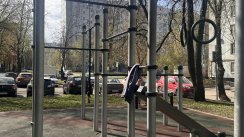 Площадка для воркаута в городе Москва №13115 Маленькая Современная фото