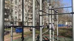 Площадка для воркаута в городе Москва №13115 Маленькая Современная фото