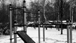 Площадка для воркаута в городе Москва №13159 Средняя Современная фото