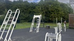 Площадка для воркаута в городе Москва №13187 Маленькая Современная фото