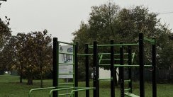 Площадка для воркаута в городе Познань №13230 Маленькая Современная фото