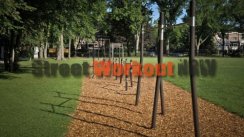 Площадка для воркаута в городе Квебек №3584 Маленькая Современная фото