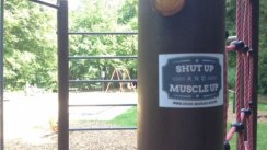 Площадка для воркаута в городе Аахен №3889 Маленькая Современная фото