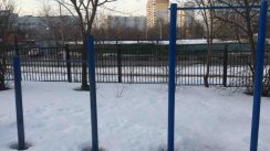 Площадка для воркаута в городе Москва №4973 Маленькая Современная фото