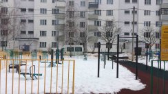 Площадка для воркаута в городе Москва №4962 Маленькая Современная фото