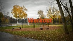 Площадка для воркаута в городе Оттава №3590 Маленькая Современная фото