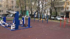 Площадка для воркаута в городе Москва №4479 Маленькая Современная фото