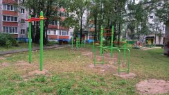 Площадка для воркаута в городе Конаково №5493 Маленькая Современная фото