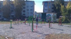Площадка для воркаута в городе Новосибирск №2497 Маленькая Современная фото
