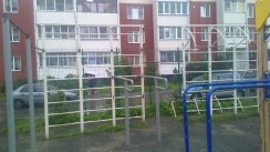 Площадка для воркаута в городе Новосибирск №4286 Маленькая Современная фото