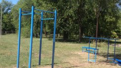 Площадка для воркаута в городе Отрадный №5444 Средняя Современная фото