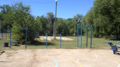 Площадка для воркаута в городе Отрадный №5444 Средняя Современная фото