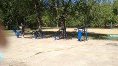 Площадка для воркаута в городе Отрадный №5444 Средняя Современная фото