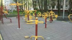 Площадка для воркаута в городе Москва №2878 Маленькая Современная фото