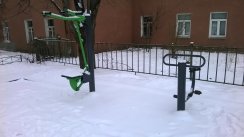 Площадка для воркаута в городе Петергоф №4809 Маленькая Современная фото