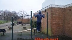 Площадка для воркаута в городе Лондон №3811 Маленькая Современная фото