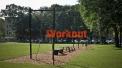 Площадка для воркаута в городе Квебек №3584 Маленькая Современная фото