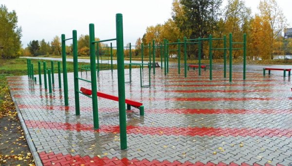 Площадка для воркаута в городе Красноярск №2498 Большая Современная фото