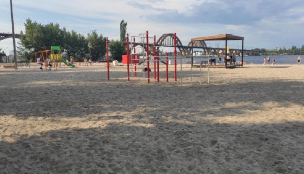 Площадка для воркаута в городе Днепр №11417 Маленькая Современная фото
