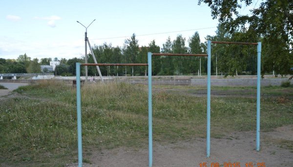 Площадка для воркаута в городе Великие Луки №4114 Средняя Советская фото