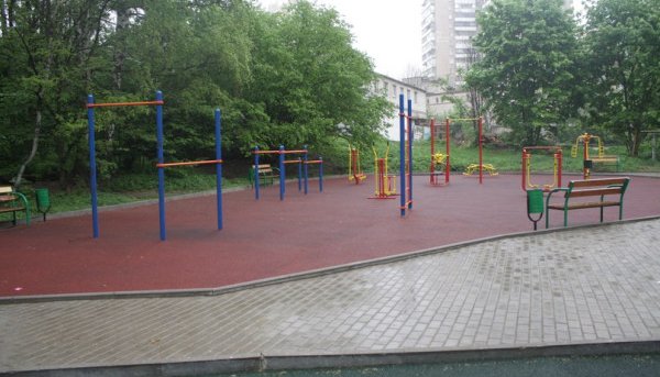 Площадка для воркаута в городе Красногорск №5182 Средняя Современная фото