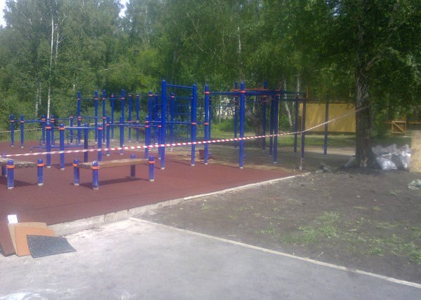 Площадка для воркаута в городе Уфа №5273 Маленькая Современная фото