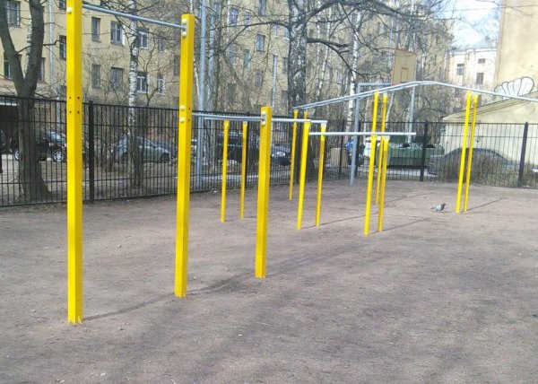 Площадка для воркаута в городе Санкт-Петербург №5043 Маленькая Современная фото