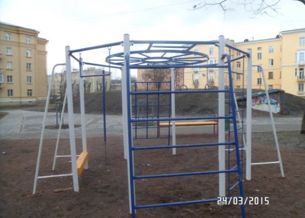 Площадка для воркаута в городе Санкт-Петербург №2748 Маленькая Современная фото