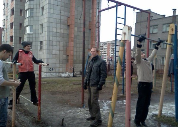 Площадка для воркаута в городе Пермь №730 Средняя Современная фото
