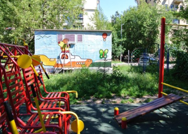 Площадка для воркаута в городе Москва №2700 Маленькая Современная фото