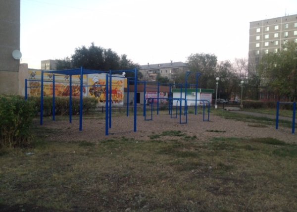 Площадка для воркаута в городе Магнитогорск №4258 Средняя Современная фото