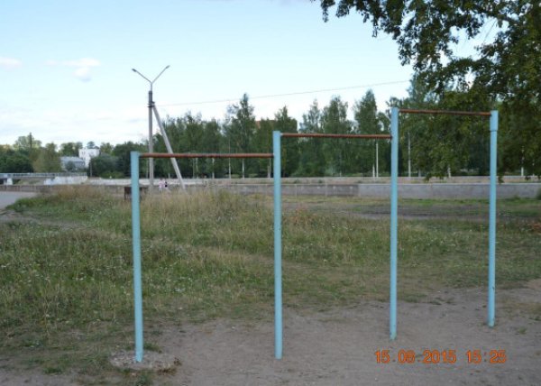 Площадка для воркаута в городе Великие Луки №4114 Средняя Советская фото