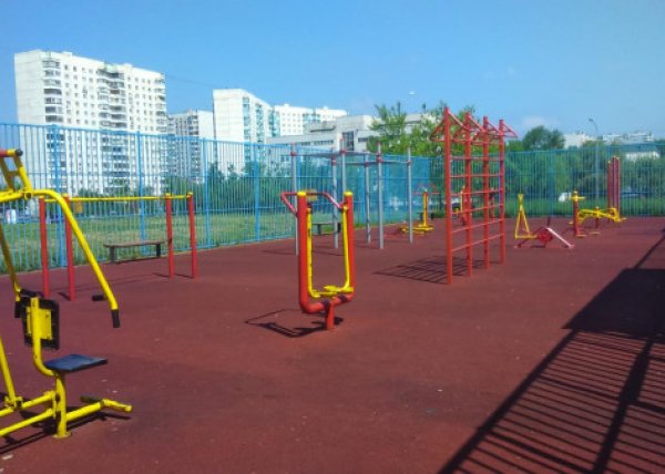 Площадка для воркаута в городе Москва №5215 Средняя Современная фото